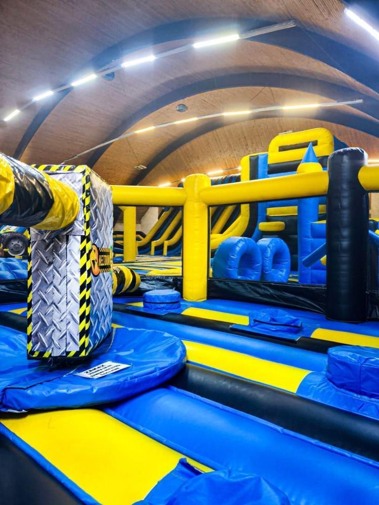 Hoplandia Mega Inflatable Park