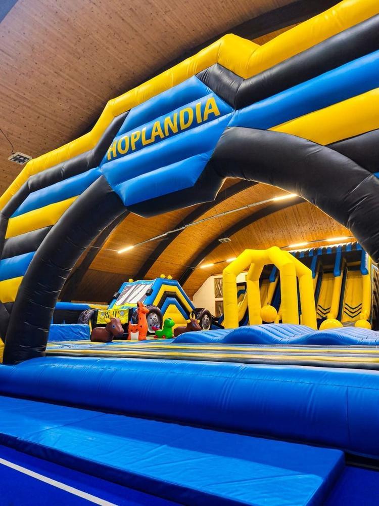 Hoplandia Mega Inflatable Park